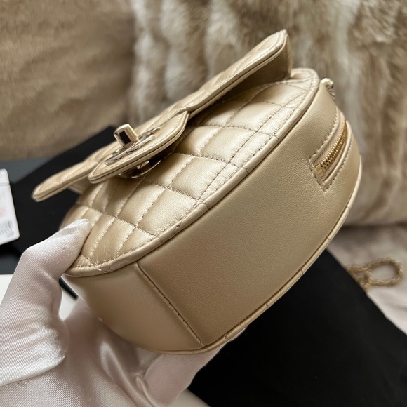 Auth Chanel 22s Large Gold Heart Bag - BNIB - Picture 6 of 12